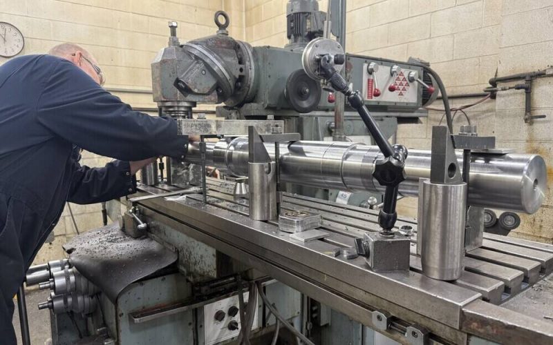 Manual Lathe and Milling Machines - Milling keyseats into arbour shaft