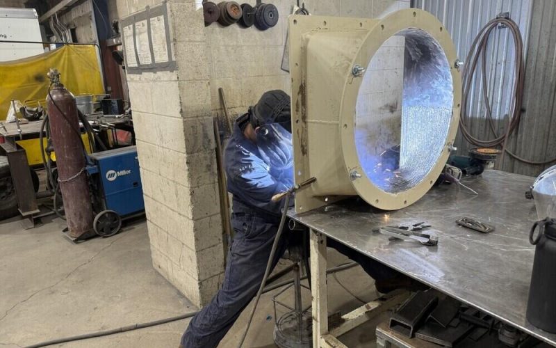 Welding - Hard surface overlay welding on transition chute